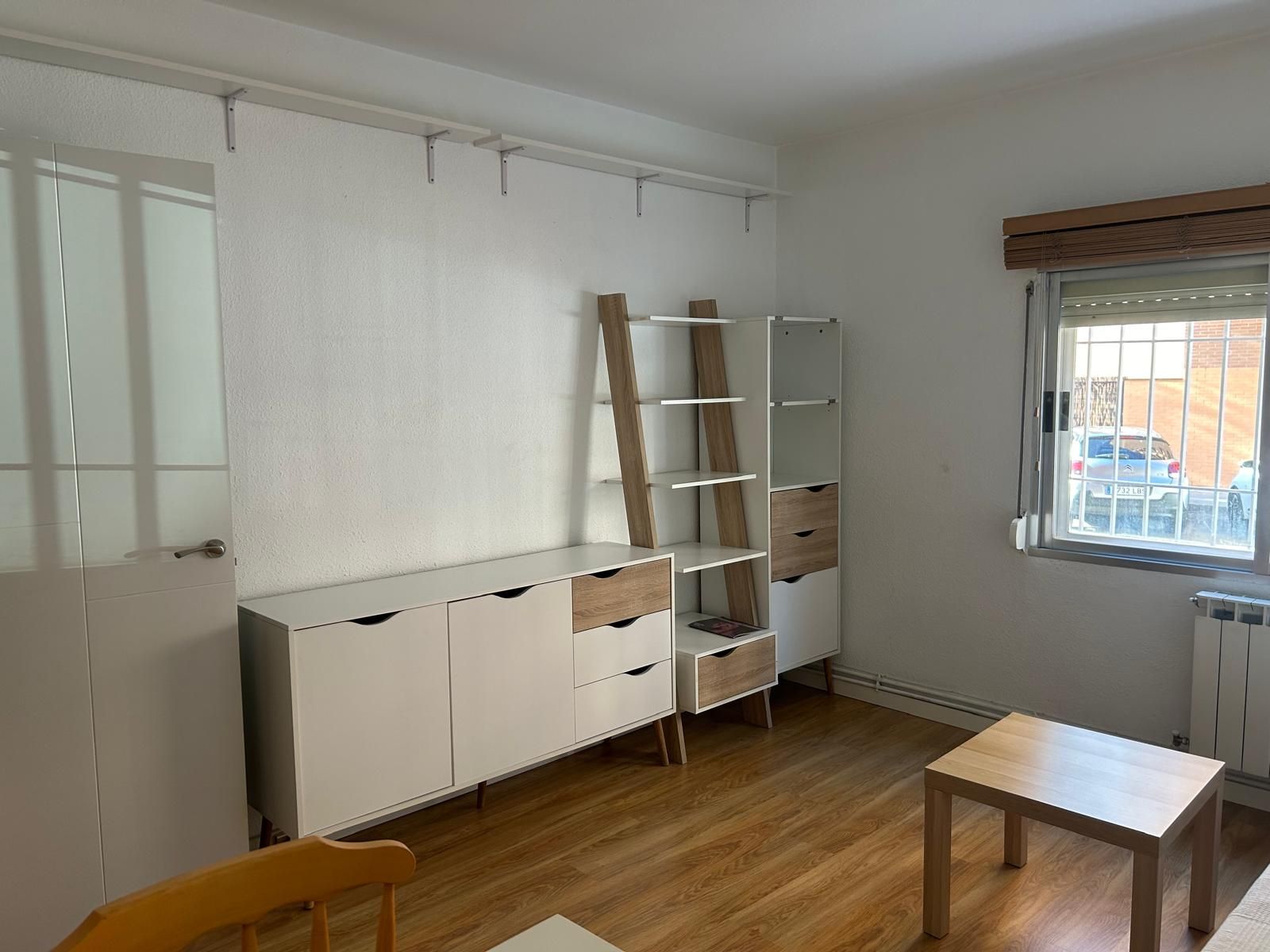 Apartament de lloguer a Calle Sahagún, Bellavistas - Hipercor