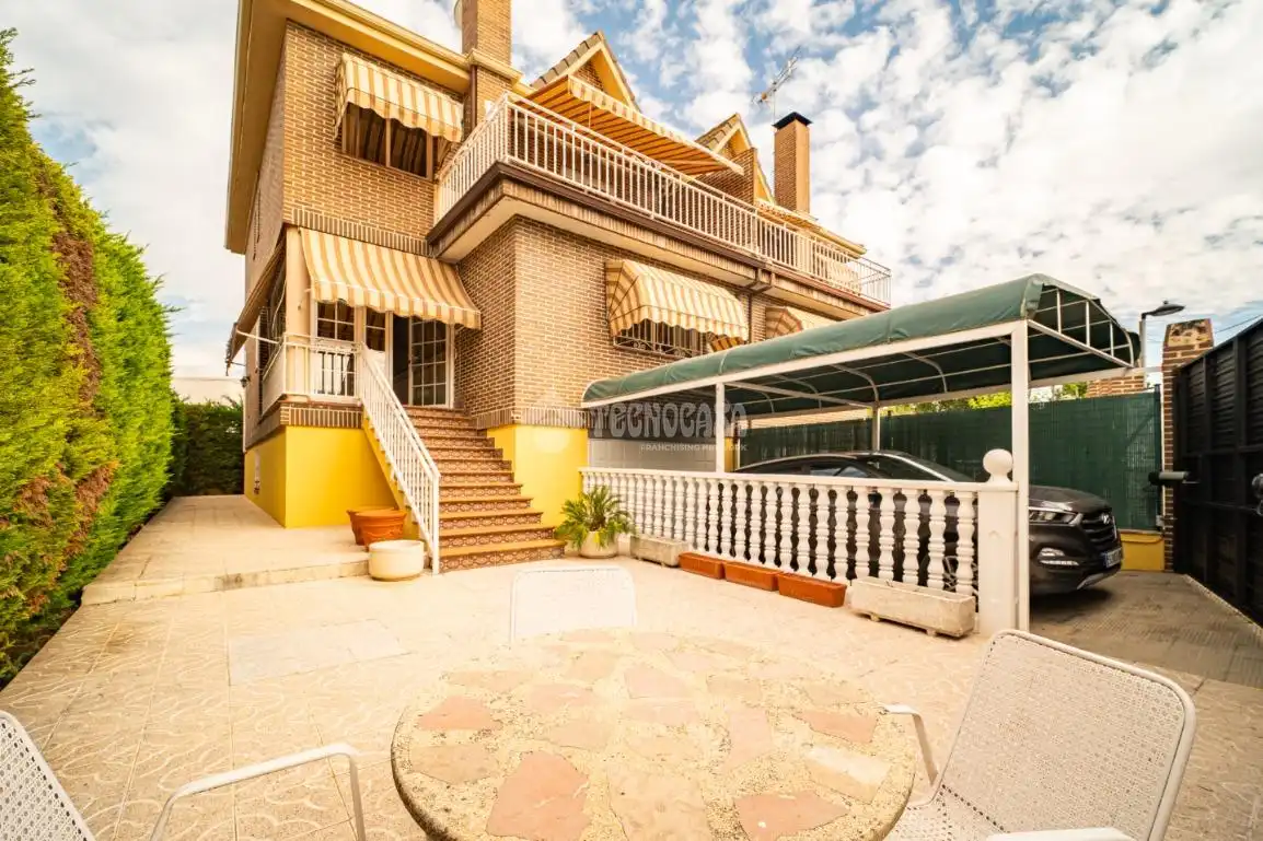 Vista exterior de Casa adosada en venta en Arganda del Rey con Aire acondicionado y Calefacción