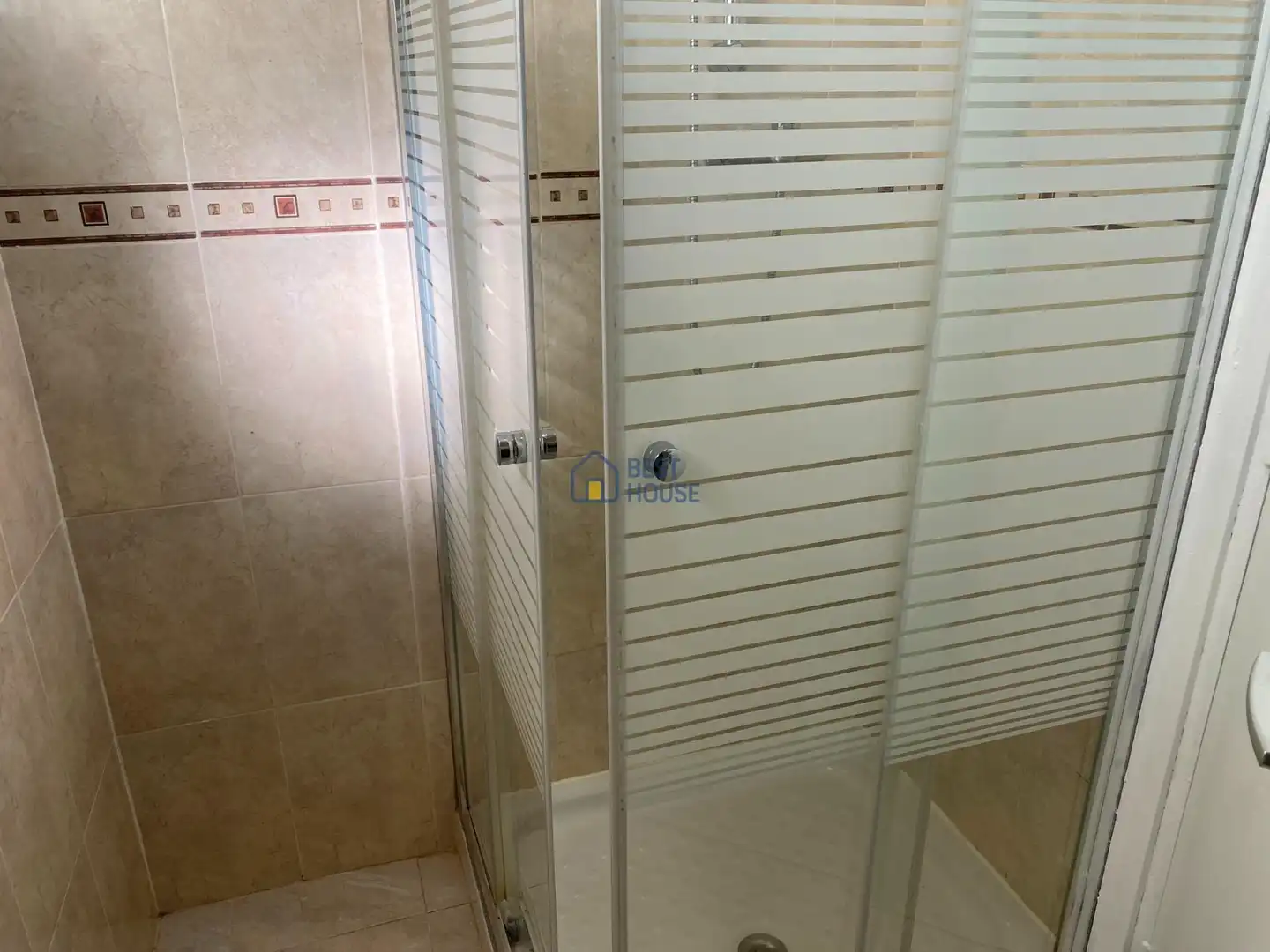 Baño de Piso de alquiler en León Capital  con Calefacción y Amueblado