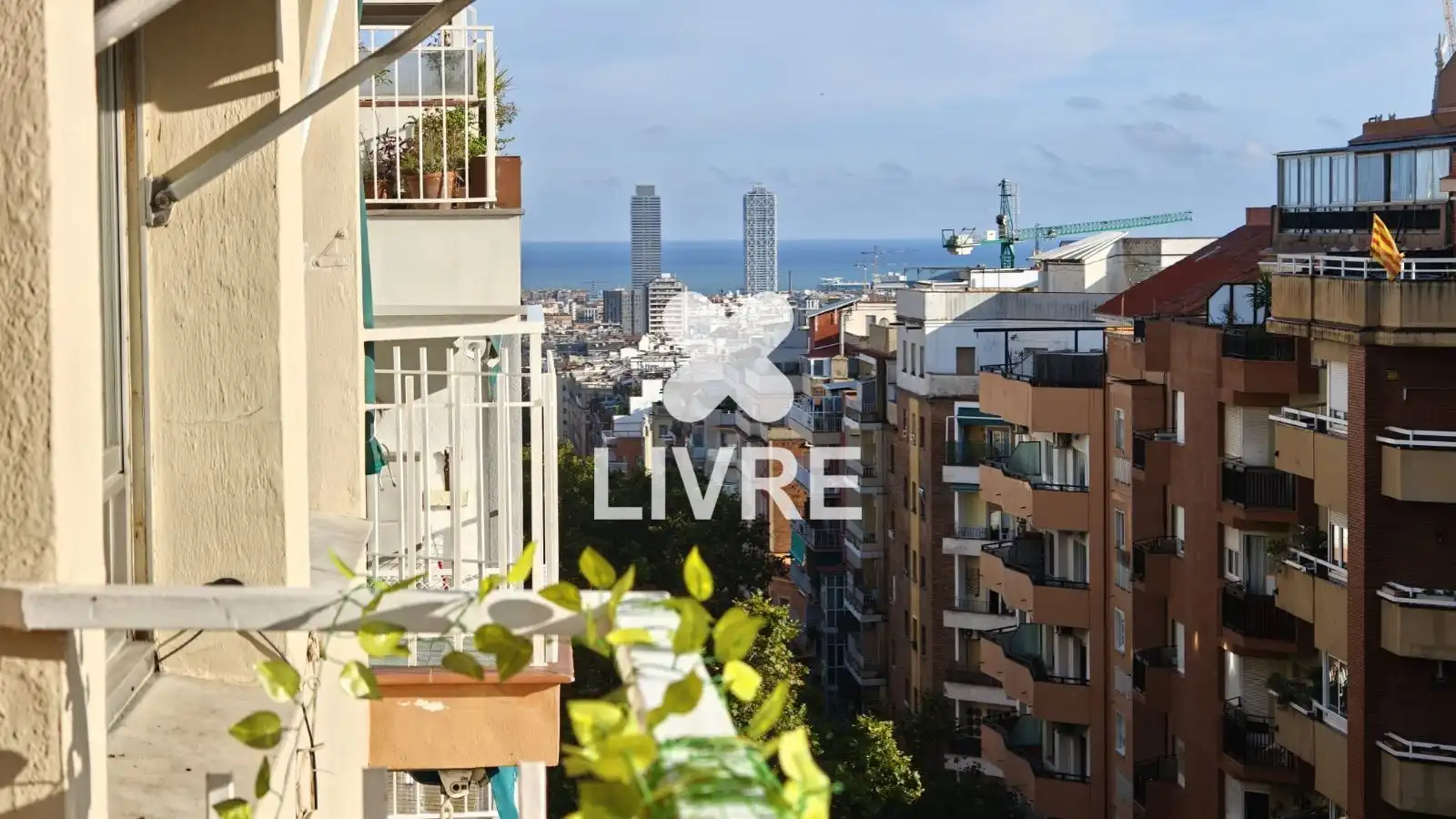 Vista exterior de Piso en venta en Barcelona con Calefacción y Balcón
