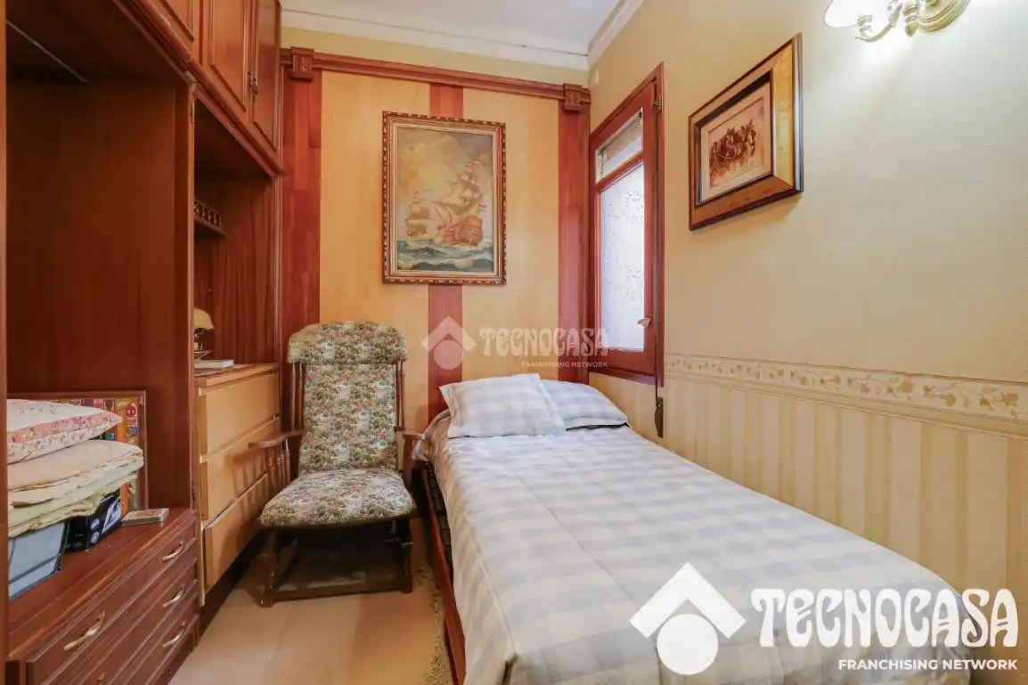 Habitación de Piso en venta en Barcelona con Calefacción y Balcón