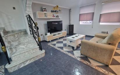 Sala d'estar de Casa adosada en venda en  Jaén Capital amb Aire condicionat, Calefacció i Terrassa
