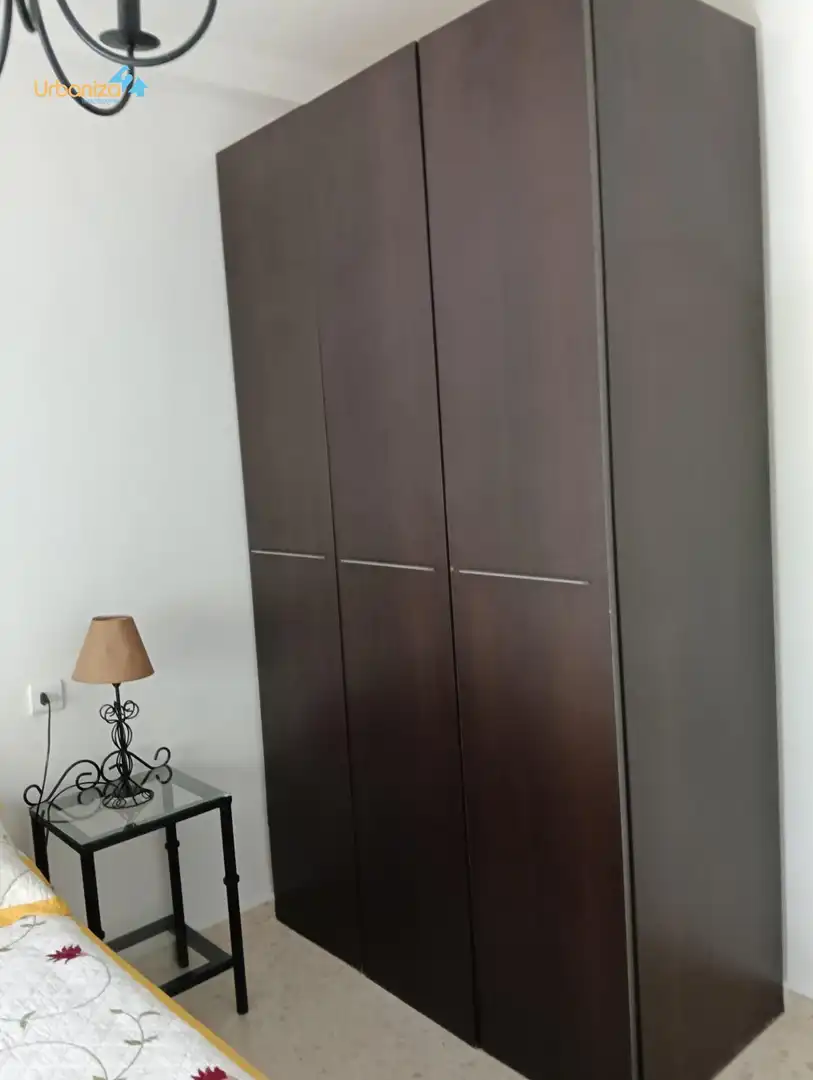 Dormitori de Apartament de lloguer en Badajoz amb Aire condicionat, Moblat i Piscina comunitària