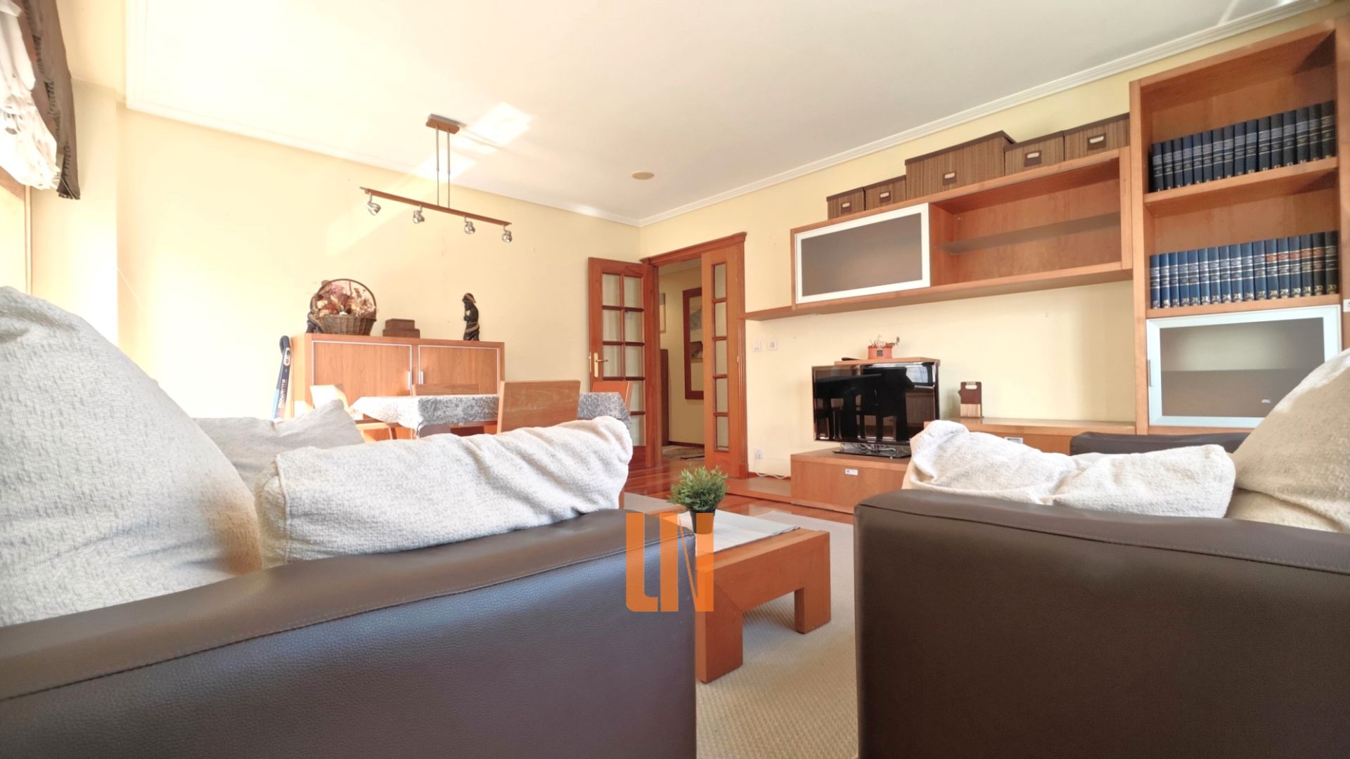 Sala d'estar de Pis en venda en A Coruña Capital  amb Calefacció, Parquet i Traster