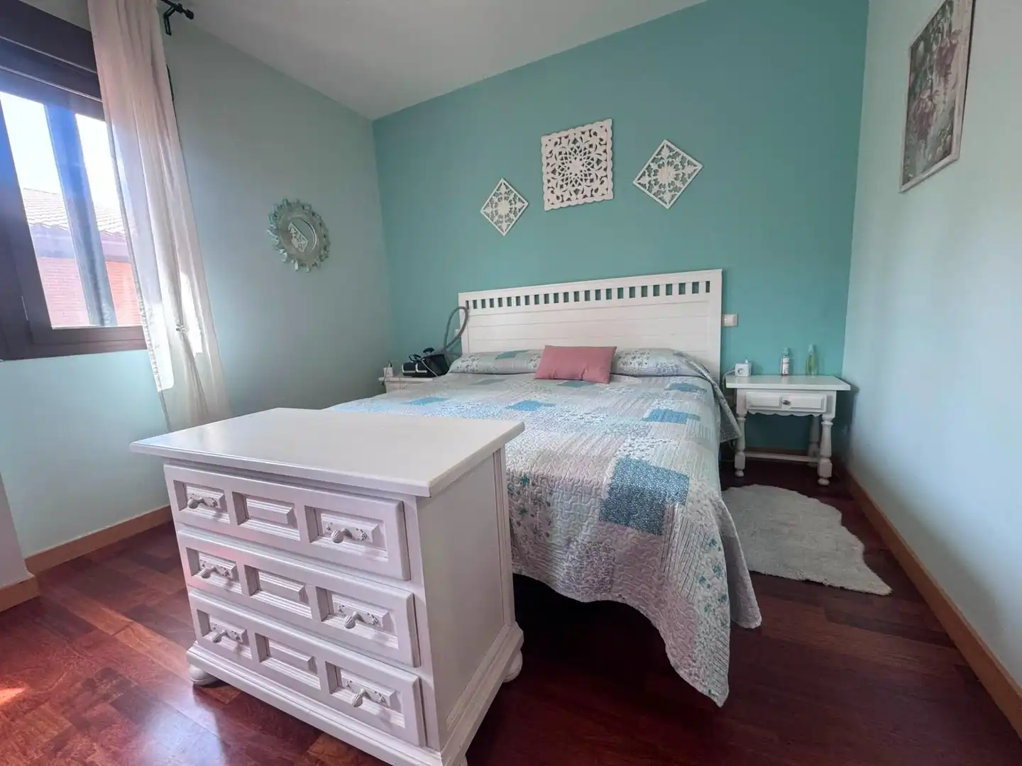 Habitación de Casa adosada en venta en Yebes con Calefacción, Balcón y Piscina comunitaria