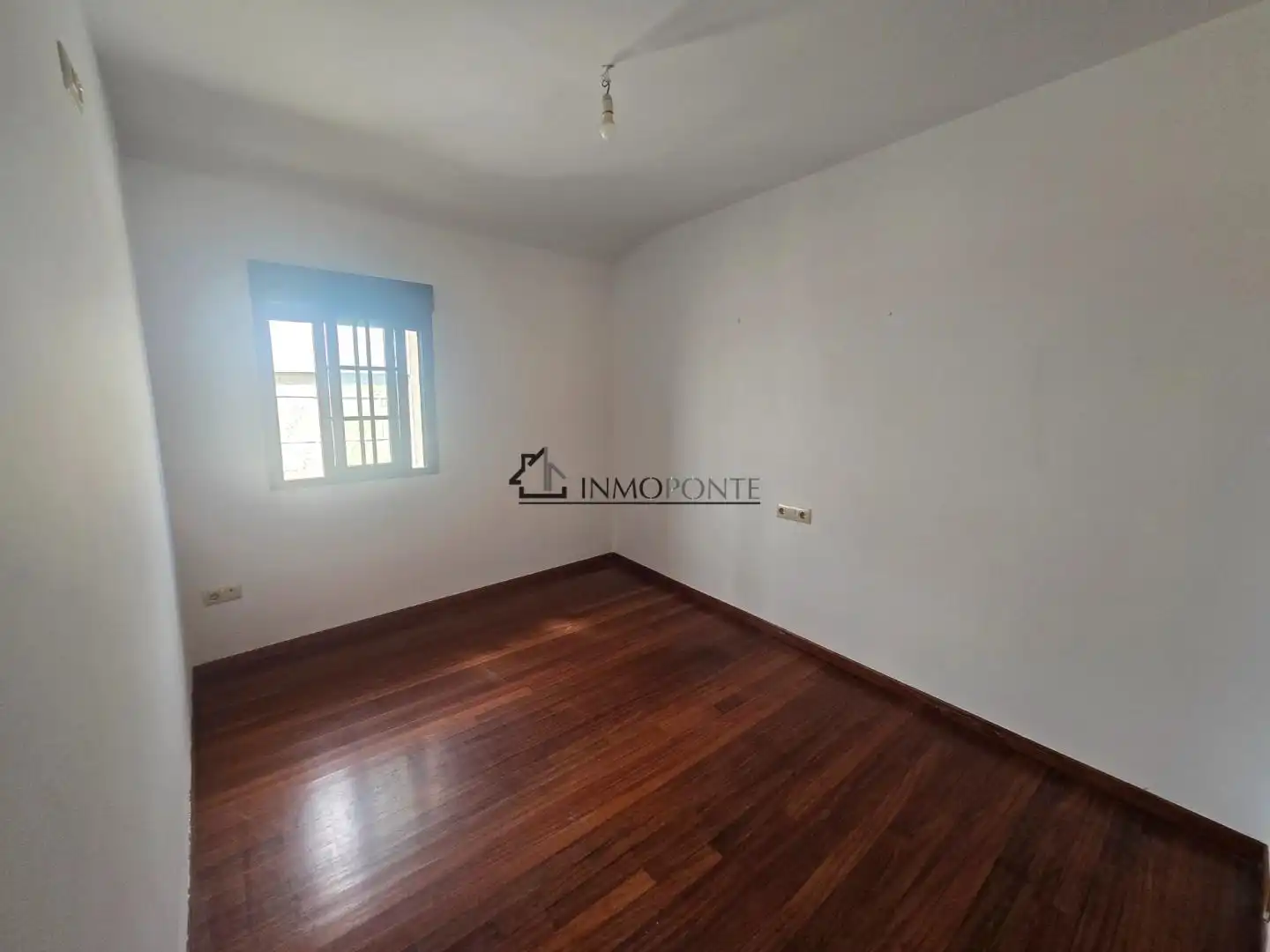 Habitación de Casa adosada en venta en Marín con Terraza, Trastero y Balcón