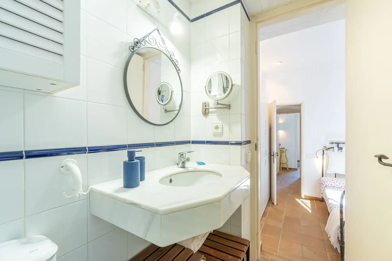 Badezimmer von Einfamilien-Reihenhaus zum Verkauf in Cadaqués mit Möbliert, Ofen und Waschmaschine