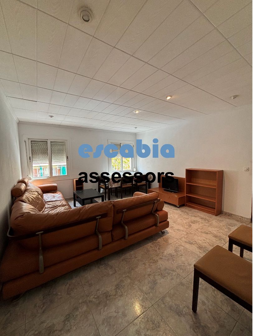 Sala d'estar de Pis en venda en Cerdanyola del Vallès amb Calefacció i Moblat