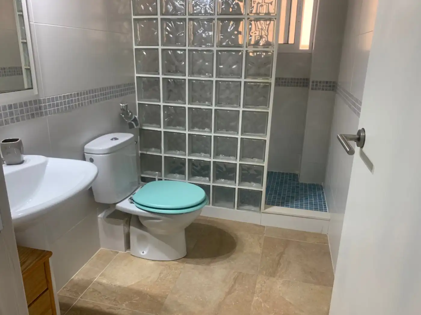 Baño de Piso de alquiler en Alicante / Alacant con Amueblado y Balcón
