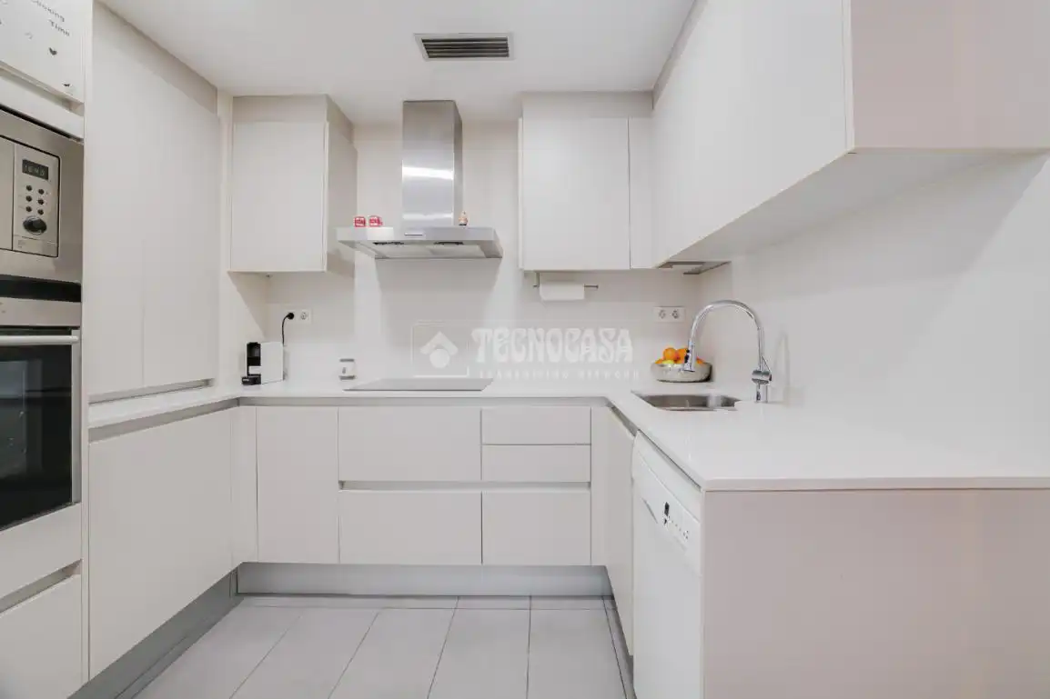 Cocina de Piso en venta en L'Hospitalet de Llobregat con Aire acondicionado, Calefacción y Balcón