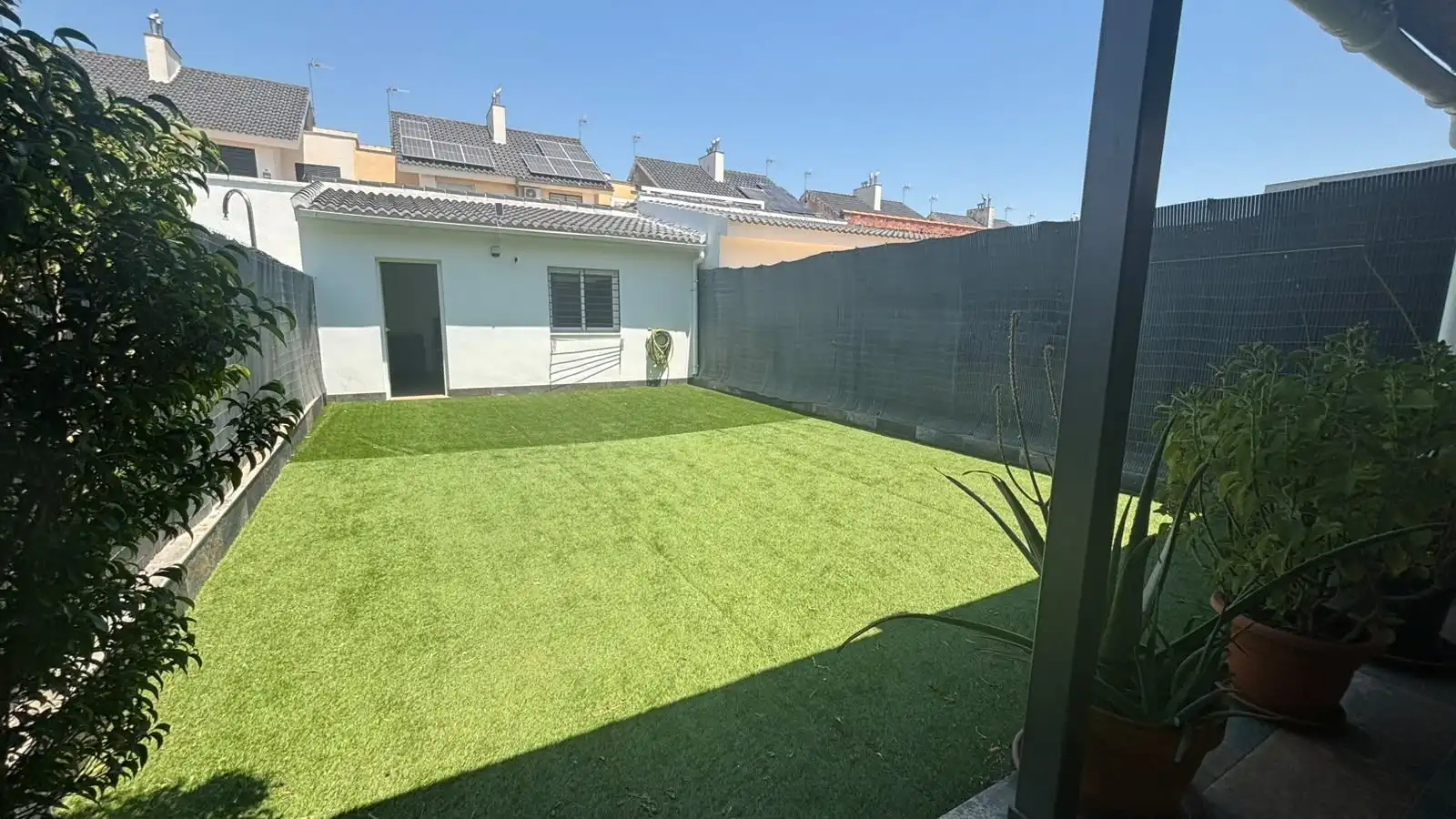 Terrassa de Casa adosada en venda en Huévar del Aljarafe amb Aire condicionat, Traster i Alarma
