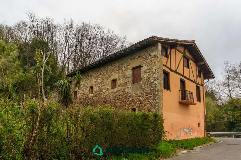 Vista exterior de Casa o xalet en venda en Donostia - San Sebastián  amb Calefacció, Jardí privat i Traster