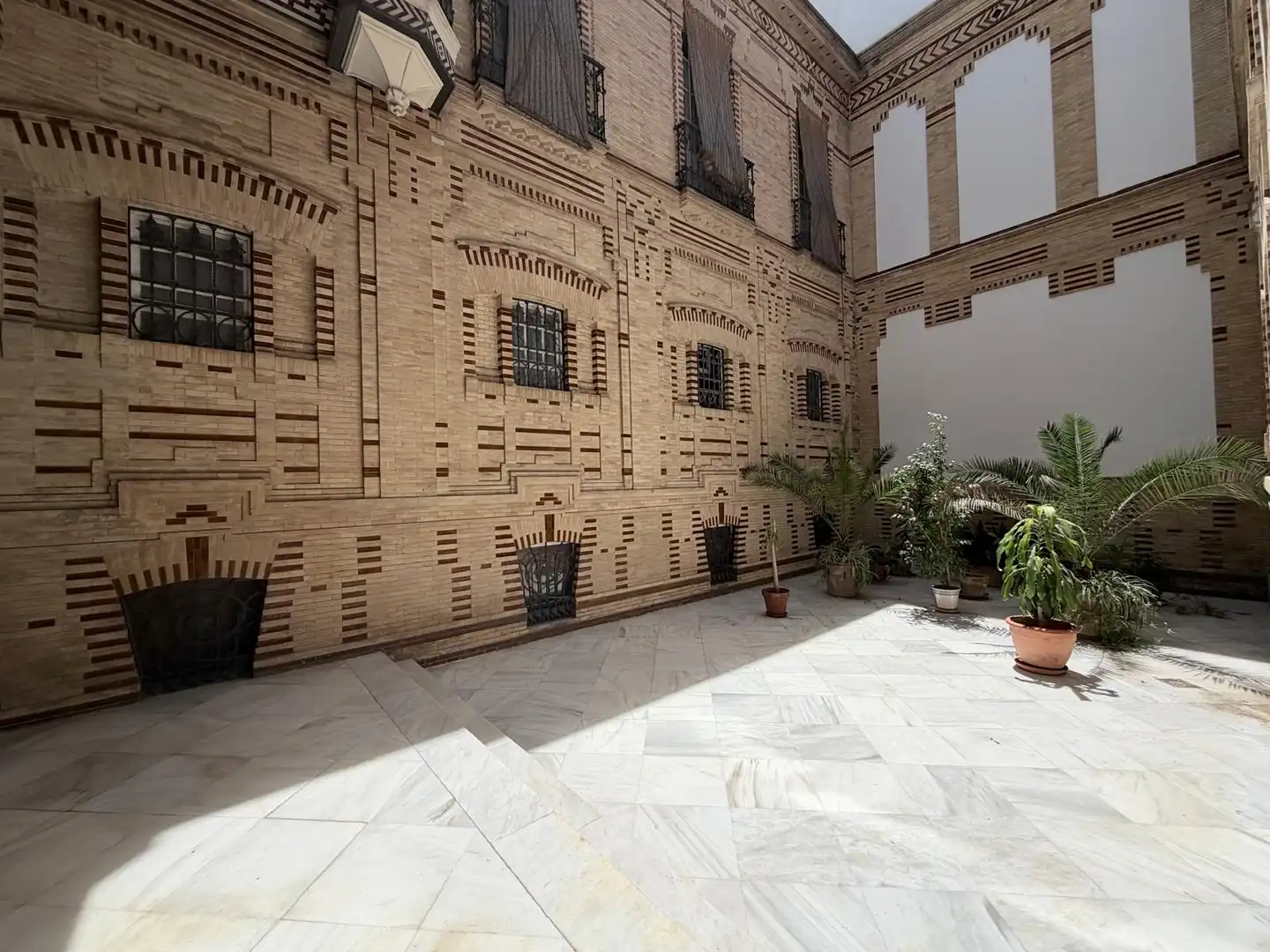 Vista exterior de Pis en venda en Sevilla amb Aire condicionat i Balcó
