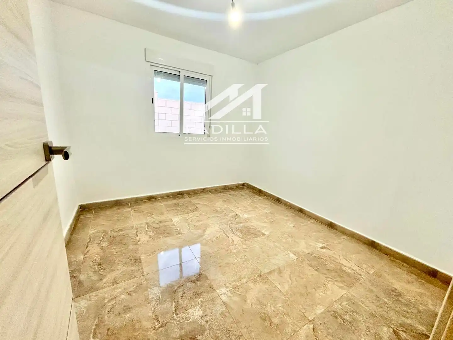 Habitación de Casa adosada en venta en El Viso de San Juan con Calefacción