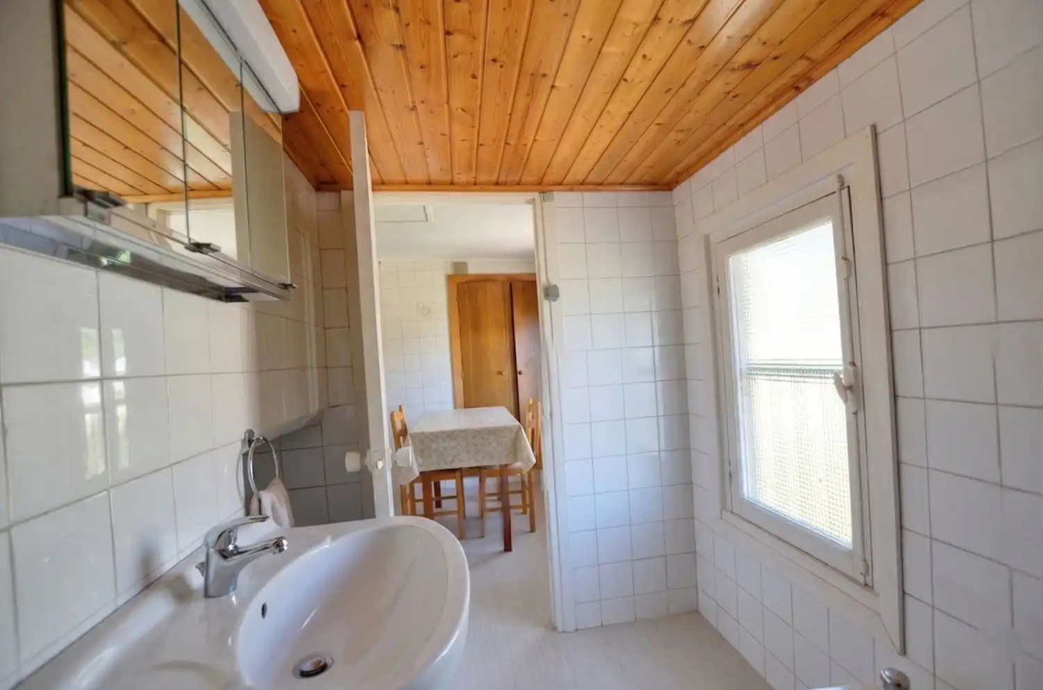 Badezimmer von Wohnung zum Verkauf in Salas mit Schwimmbad