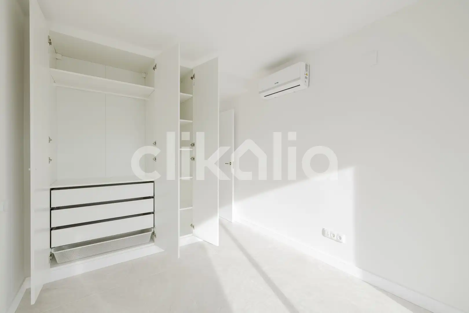 Schlafzimmer von Wohnung zum Verkauf in Marbella mit Klimaanlage, Privatgarten und Terrasse
