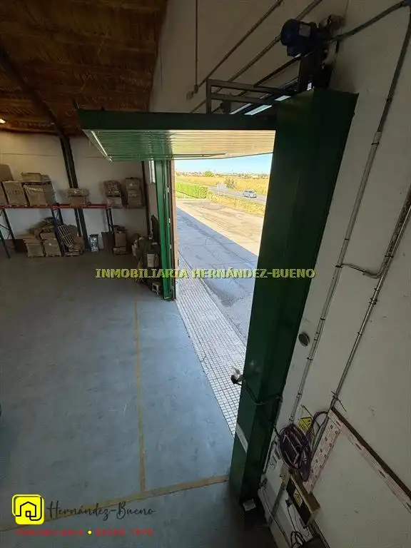 Parkplatz von Fabrikhallen zur Miete in Calvarrasa de Abajo, Salamanca