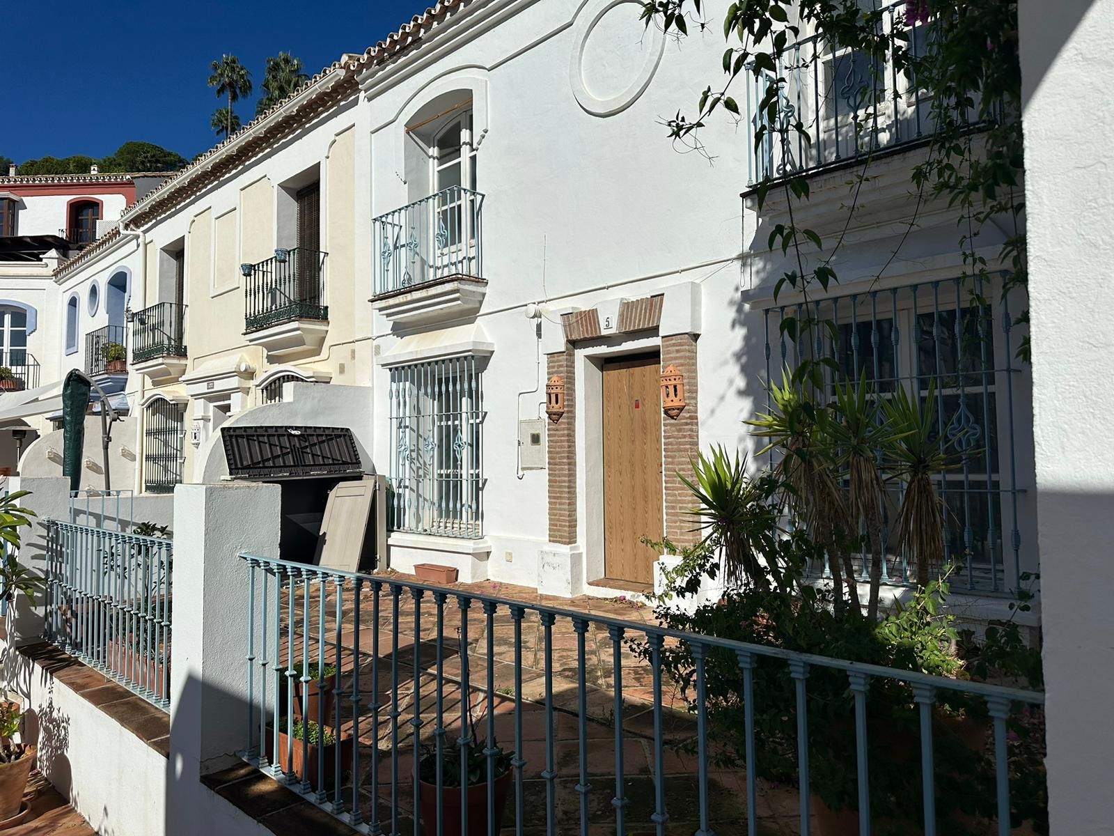 Exterior view of Single-family semi-detached for sale in Benahavís