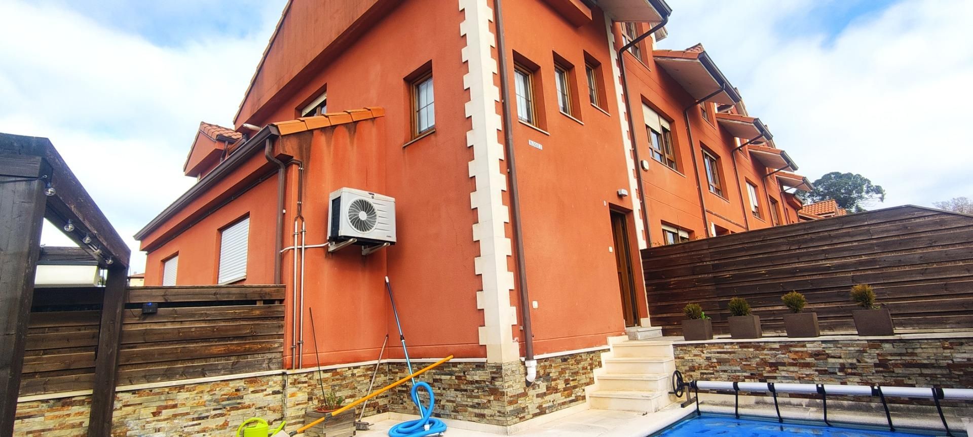 Exterior view of Single-family semi-detached for rent in Reocín  with Heating, Private garden and Swimming Pool
