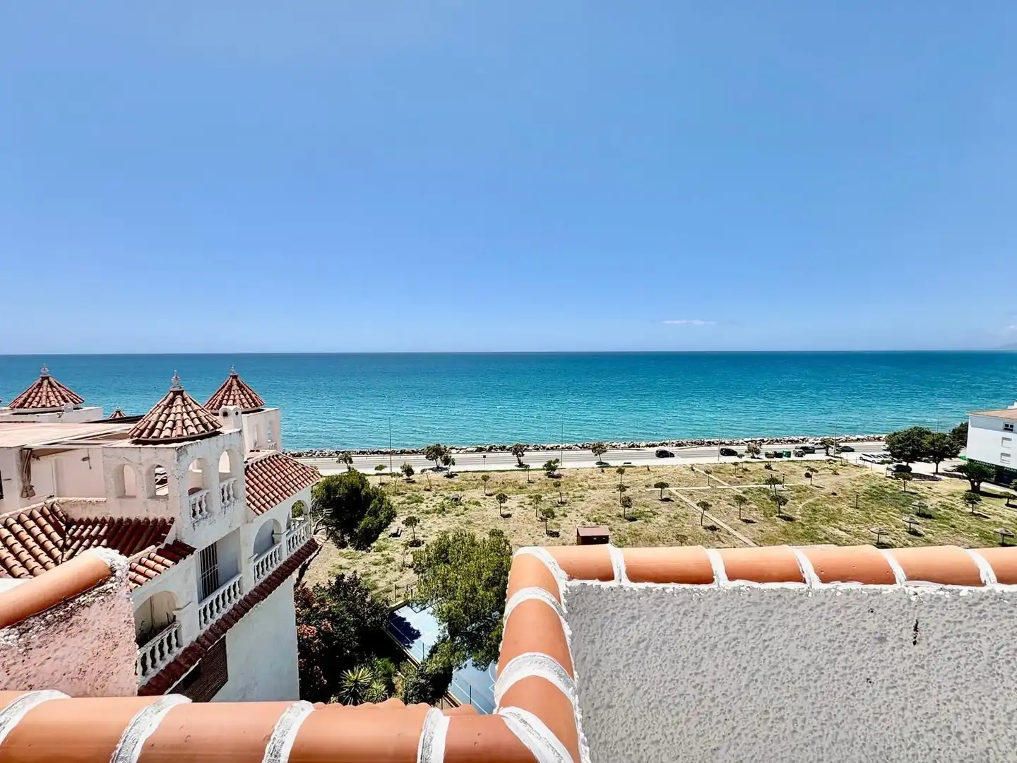 Vista exterior de Casa adosada de lloguer en Vélez-Málaga amb Terrassa, Moblat i Balcó