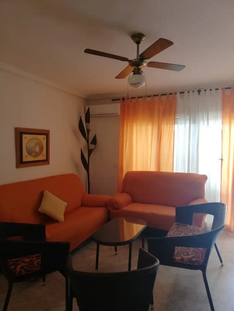 Apartament amb terrassa de lloguer a Urbanización Puerto Latino I