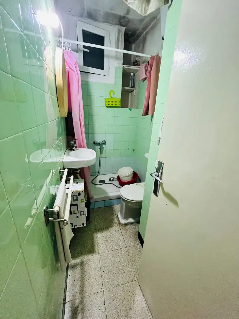 Bany de Pis en venda en L'Hospitalet de Llobregat amb Alarma