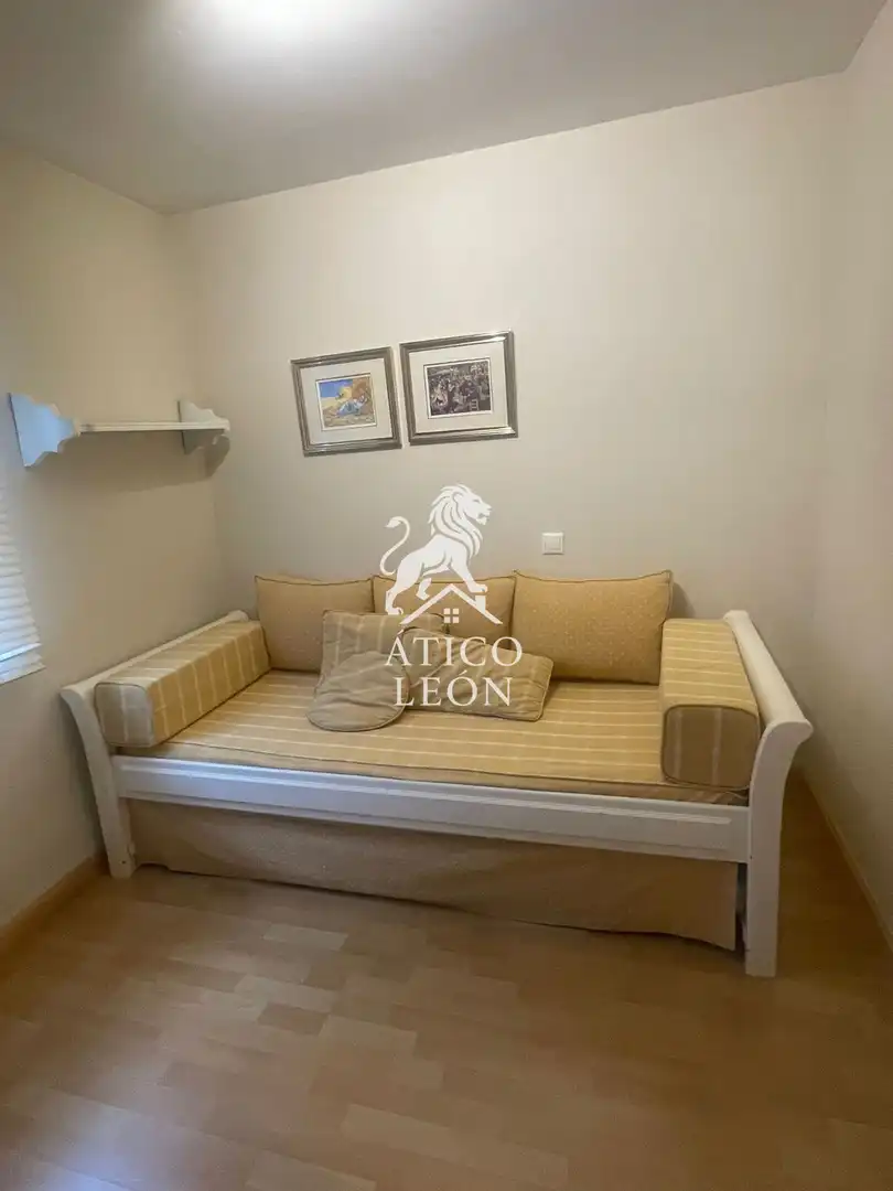 Habitación de Piso en venta en León Capital  con Calefacción y Trastero