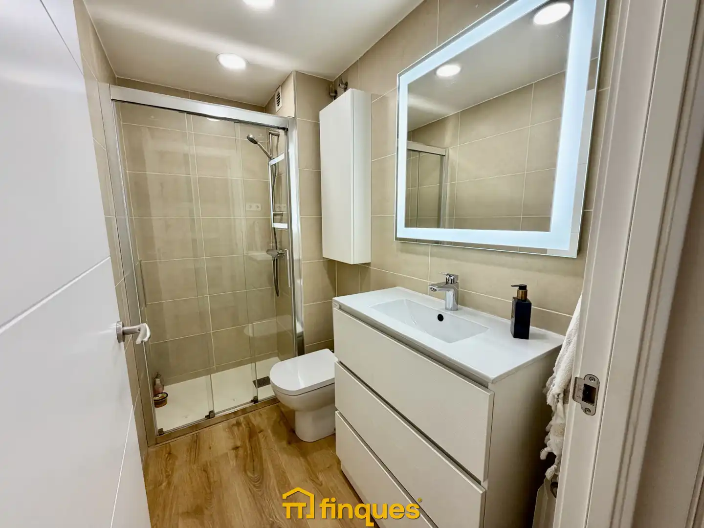 Baño de Piso en venta en Mollet del Vallès con Aire acondicionado, Calefacción y Parquet
