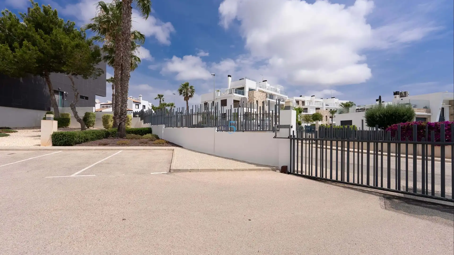 Vista exterior de Piso en venta en Orihuela con Aire acondicionado, Terraza y Piscina