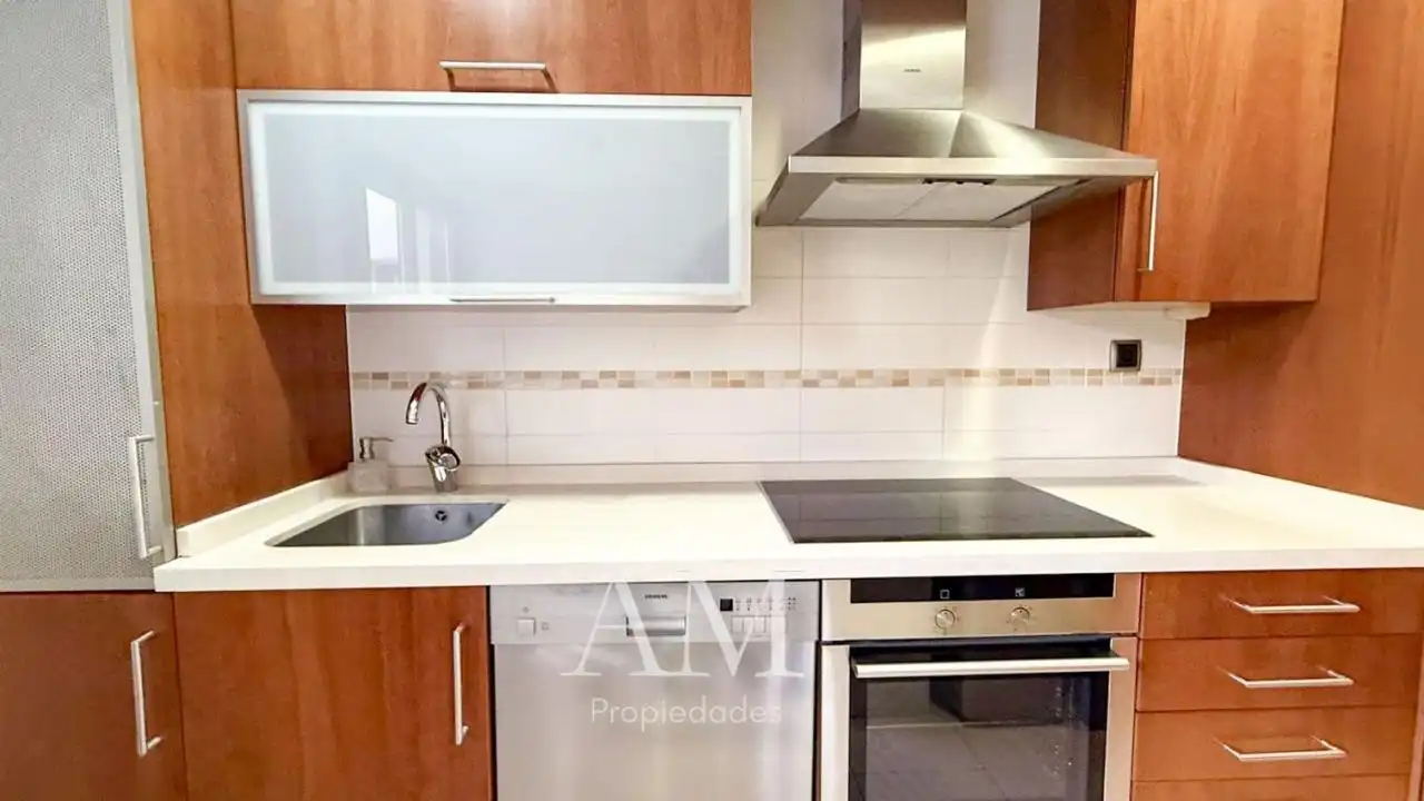Cuina de Pis en venda en Vigo  amb Calefacció, Traster i Moblat
