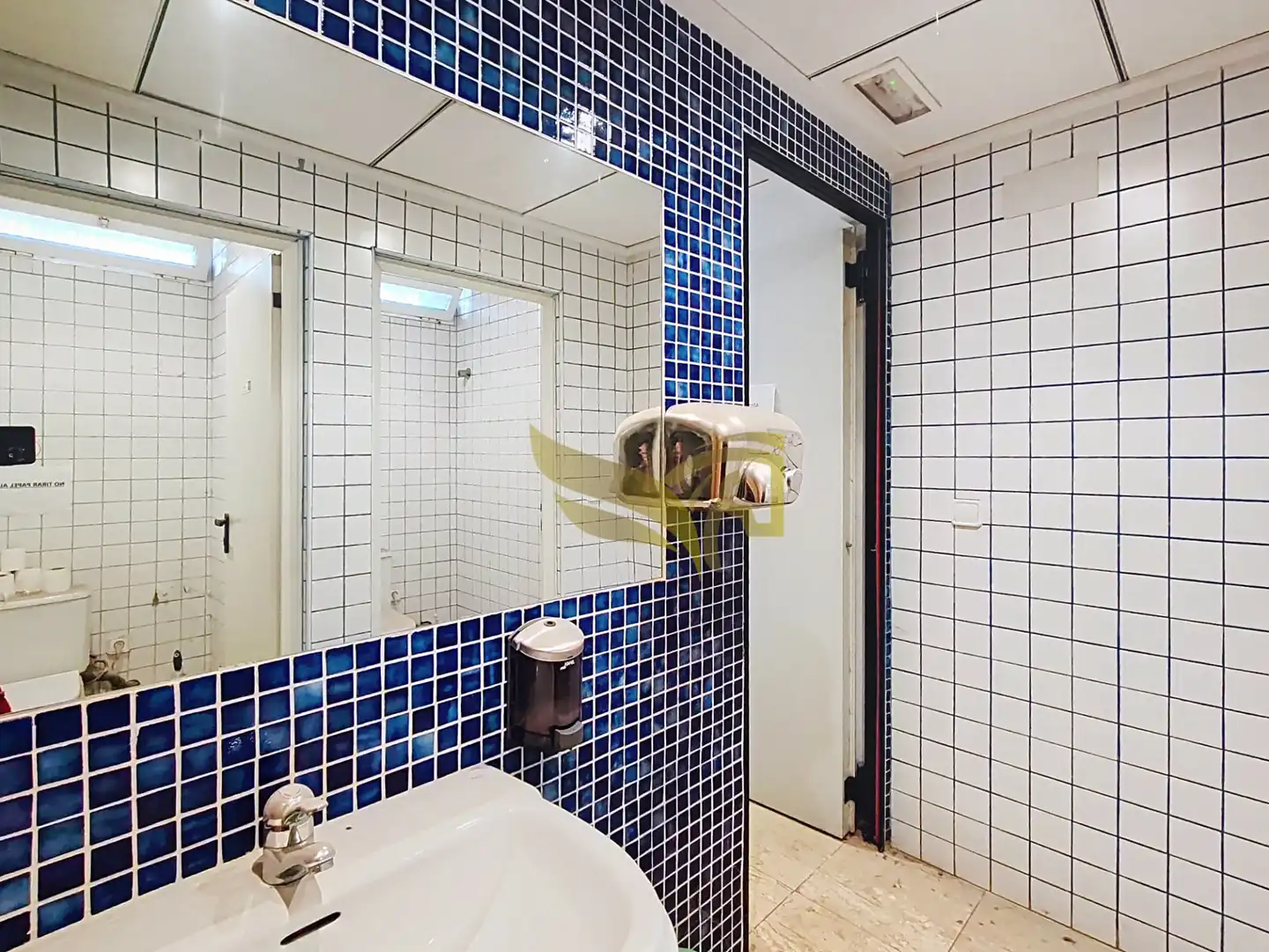 Baño de Local en venta en Alcantarilla con Aire acondicionado, Amueblado y Internet