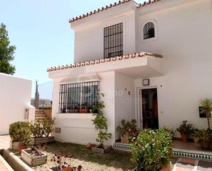 Vista exterior de Casa adosada en venda en Rincón de la Victoria amb Jardí privat, Terrassa i Traster