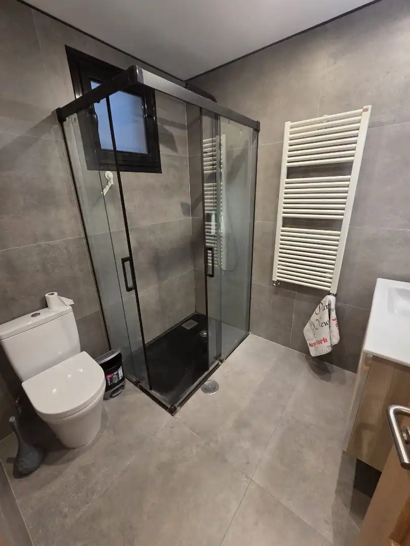 Baño de Piso en venta en Gijón  con Calefacción, Jardín privado y Parquet