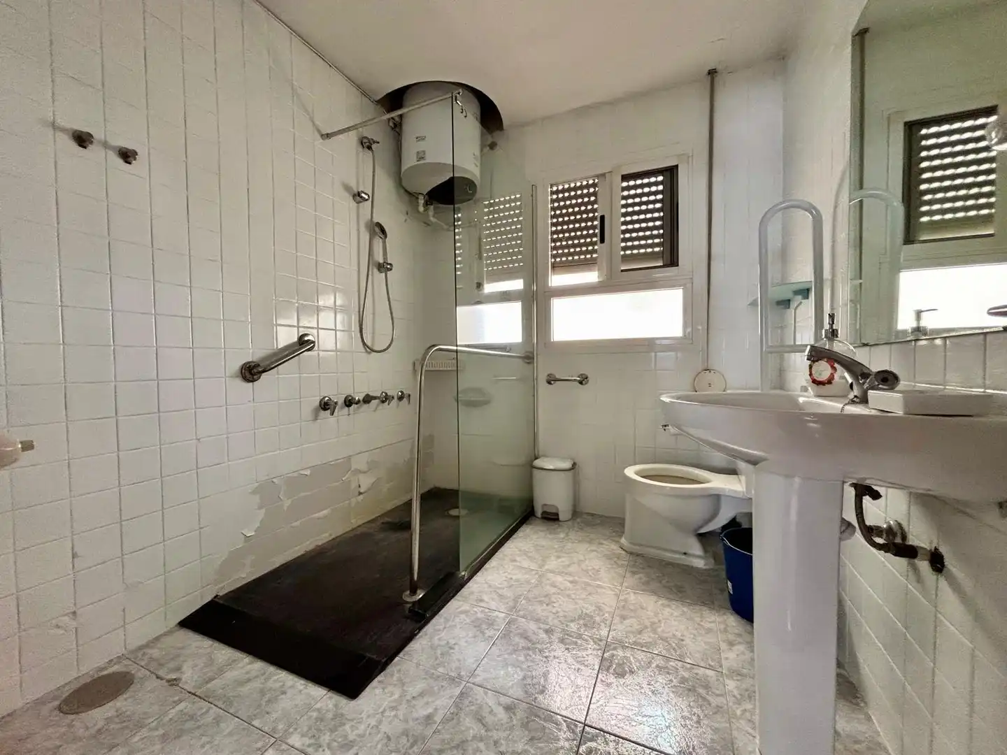 Baño de Piso en venta en Gandia con Calefacción, Terraza y Balcón