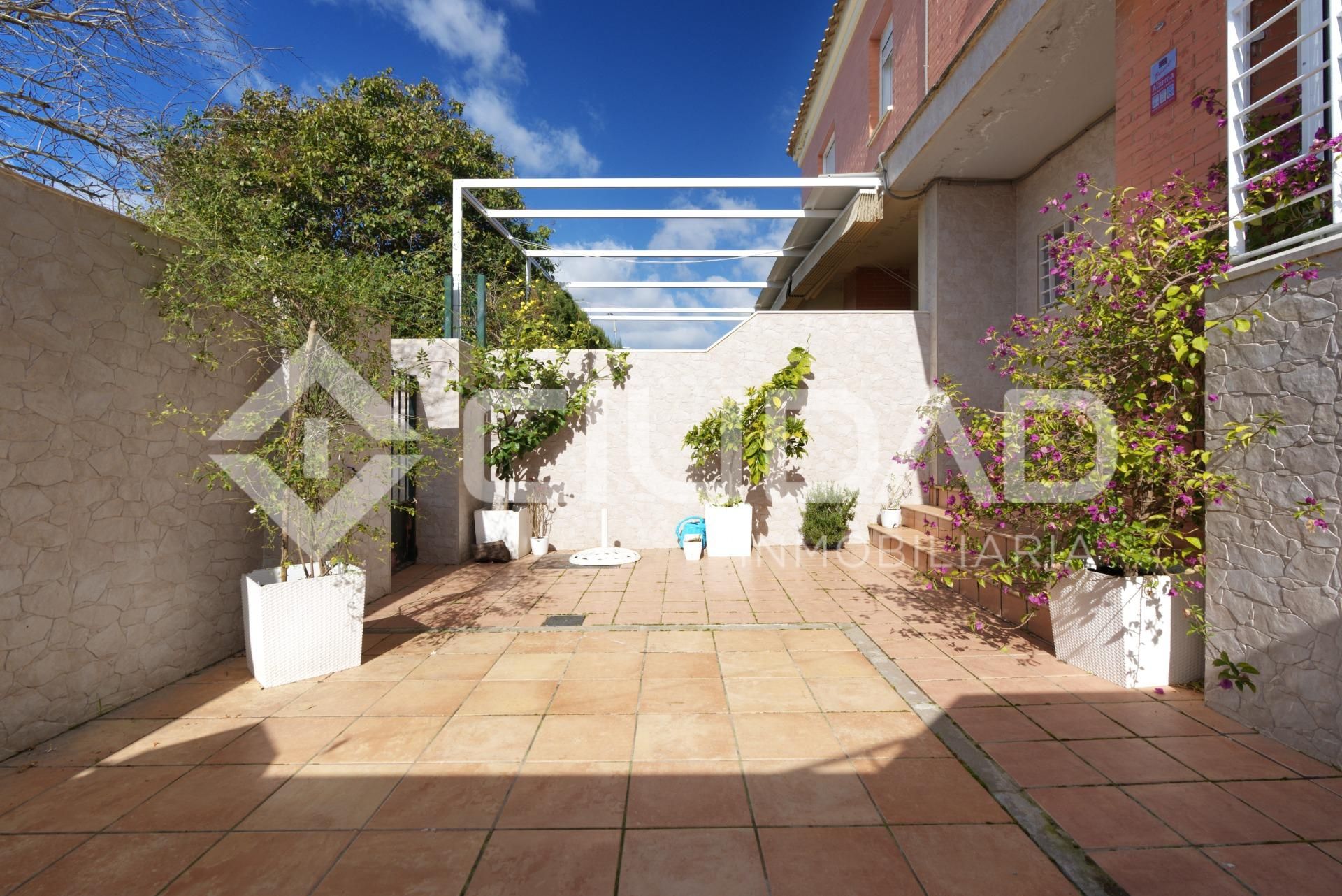 Jardín de Casa adosada en venta en Coria del Río con Aire acondicionado, Jardín privado y Terraza