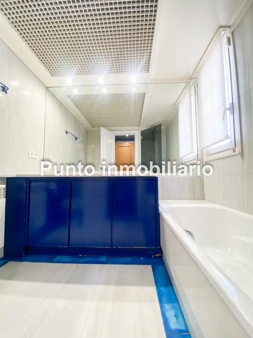 Baño de Casa adosada de alquiler en Valladolid con Aire acondicionado, Calefacción y Jardín privado