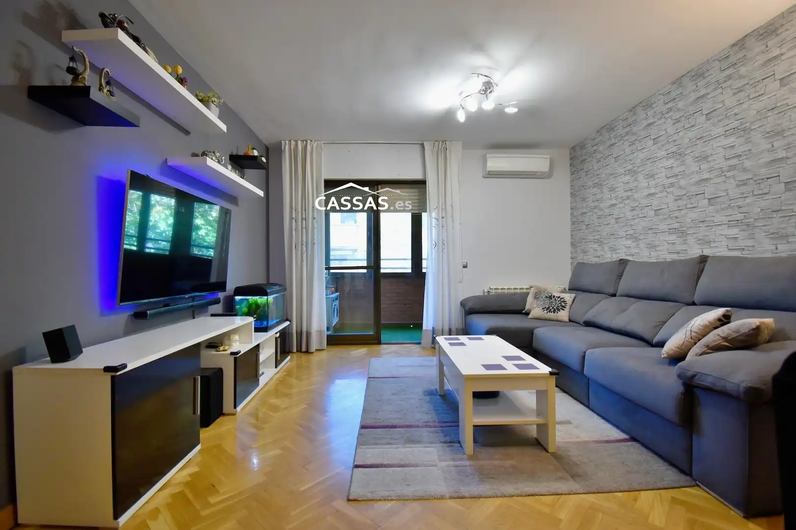 Living room of Flat for sale in Torrejón de Ardoz  with Air Conditioner, Heating and Parquet flooring