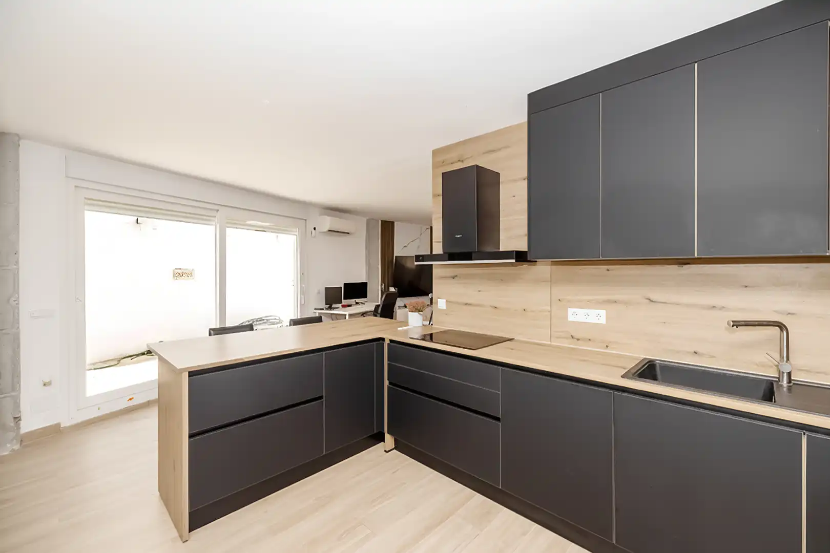 Cocina de Casa adosada en venta en Málaga con Aire acondicionado, Calefacción y Jardín privado