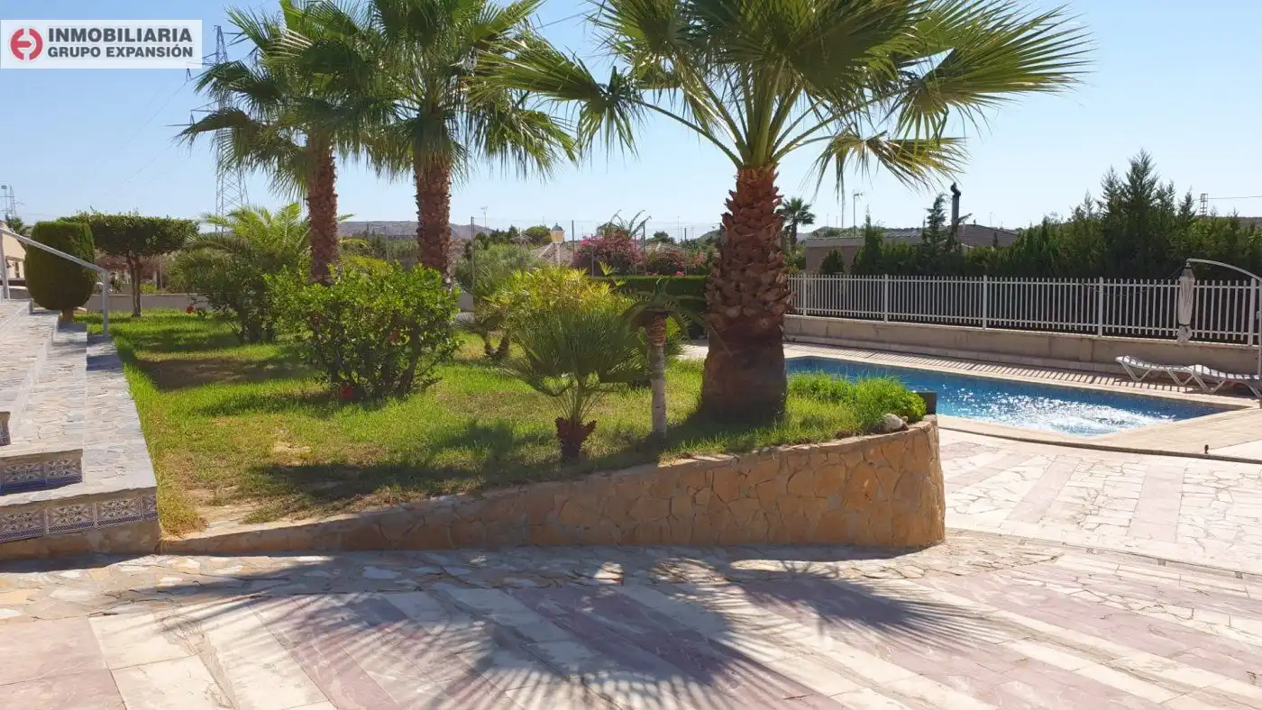 Piscina de Casa o xalet en venda en Elche / Elx amb Calefacció, Jardí privat i Terrassa