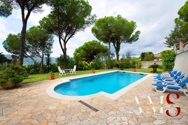 Casa-chalet en Venta en Calle DE LES IUQUES en Santa Cristina Poble