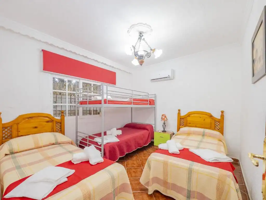 Dormitori de Casa o xalet en venda en Málaga amb Jardí privat, Terrassa i Piscina