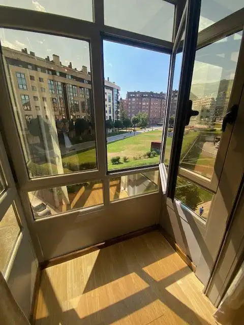 Terrasse von Wohnung zur Miete in Oviedo  mit Heizung und Möbliert