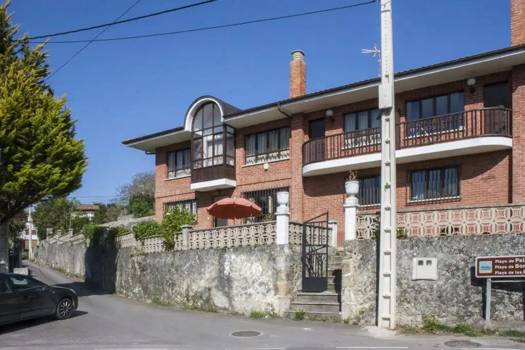 Vista exterior de Apartamento de alquiler en Llanes con Jardín privado, Terraza y Amueblado