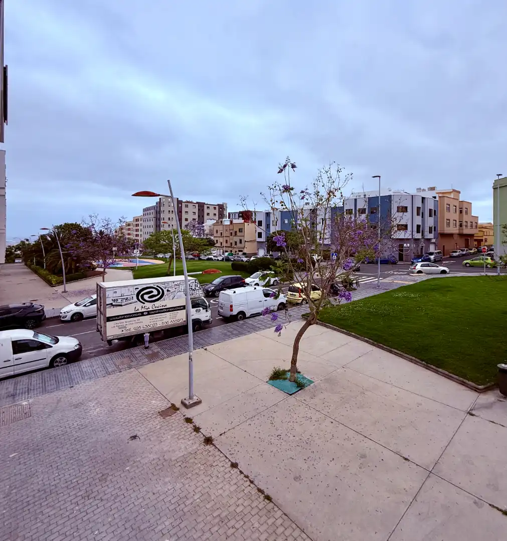 Vista exterior de Piso de alquiler en Las Palmas de Gran Canaria con Terraza, Trastero y Piscina
