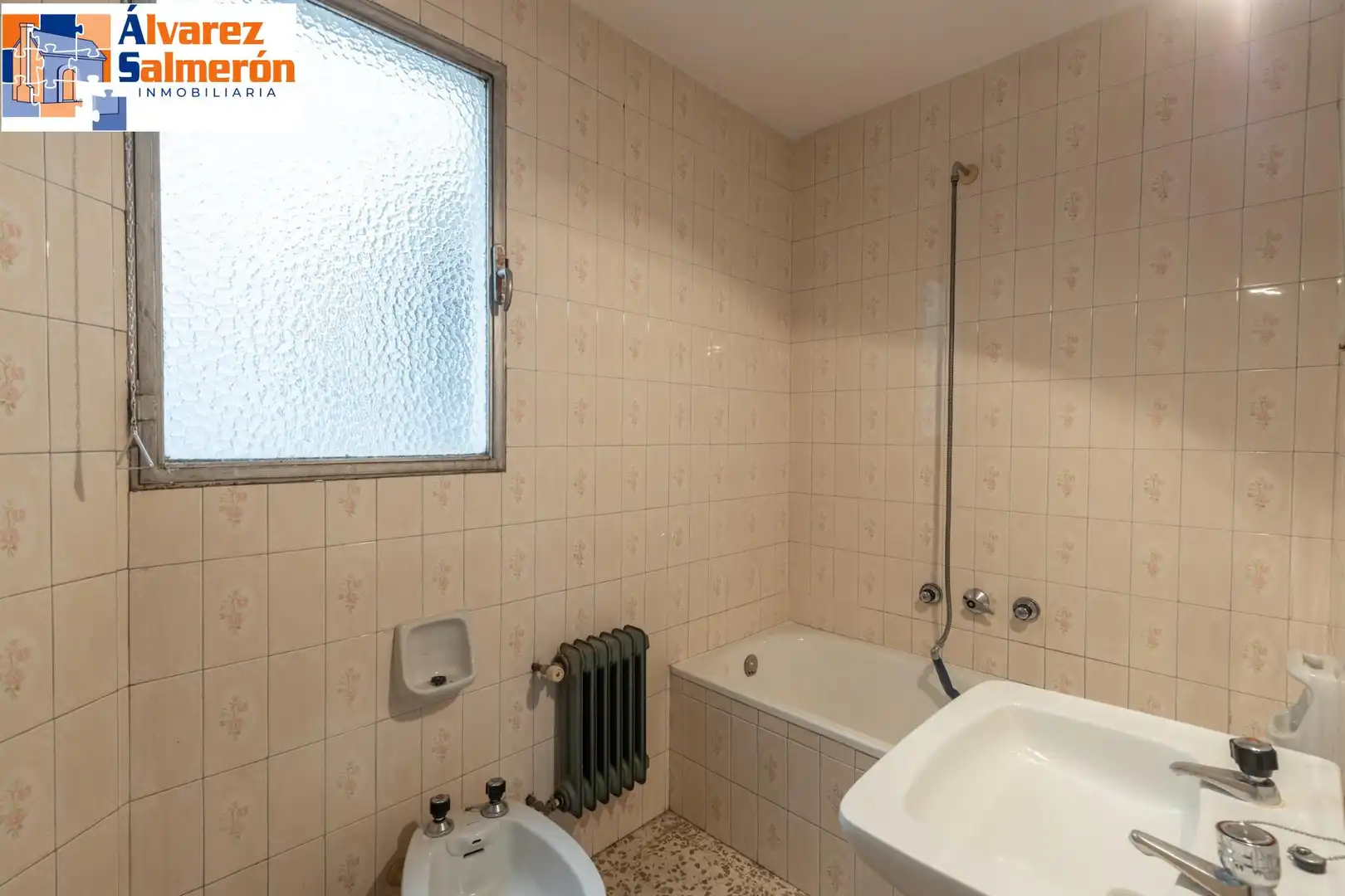Badezimmer von Wohnung zum Verkauf in Granada mit Terrasse