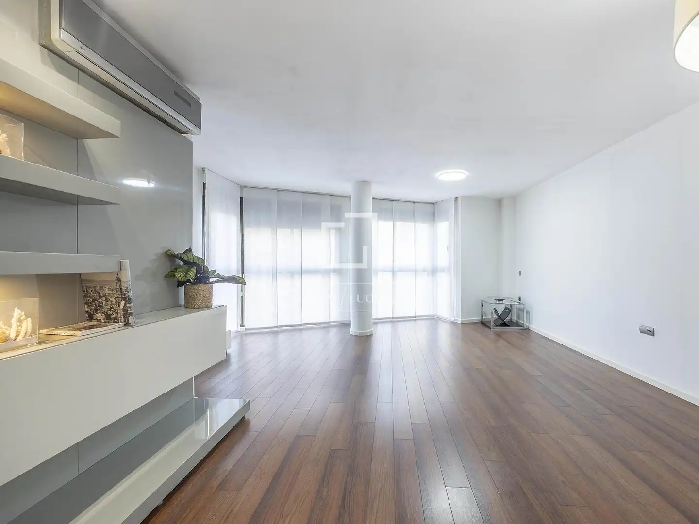 Sala d'estar de Pis de lloguer en Valencia amb Aire condicionat, Calefacció i Parquet