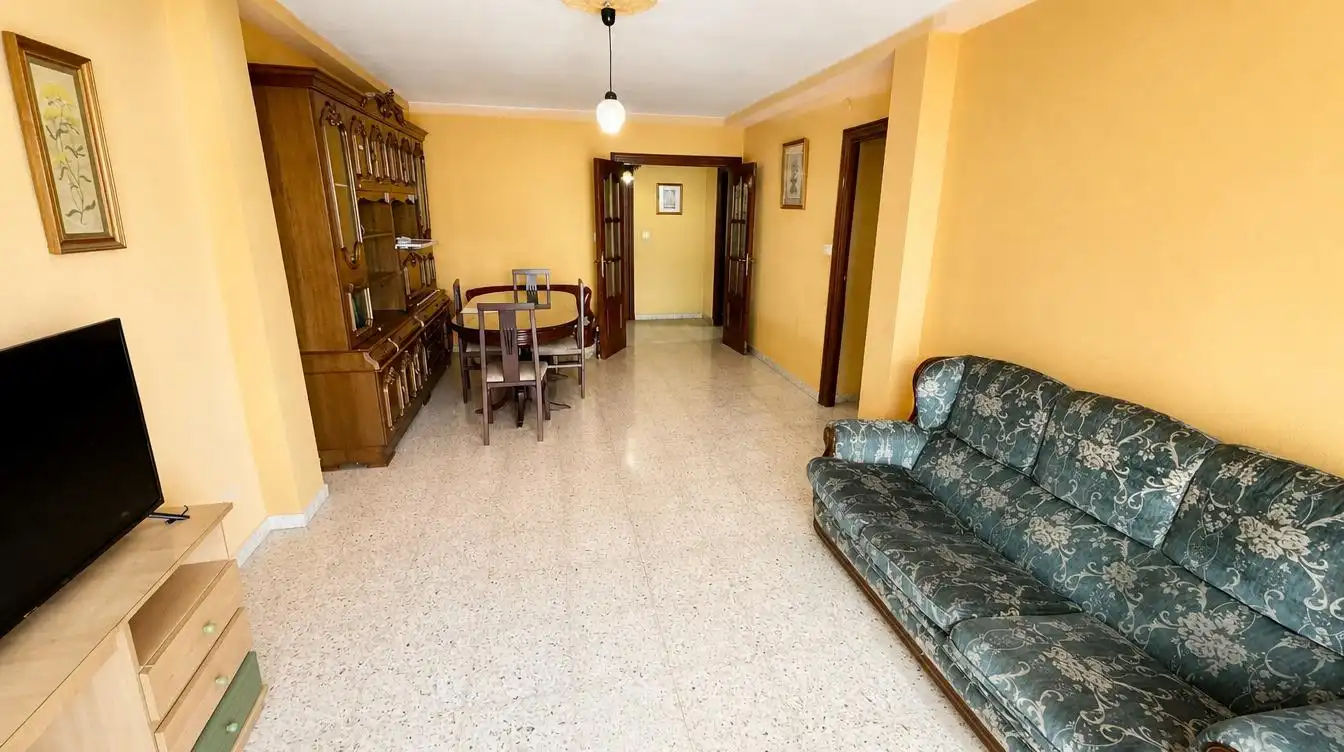 Living room of Flat for sale in Granada  with Heating, Furnished and Balcony