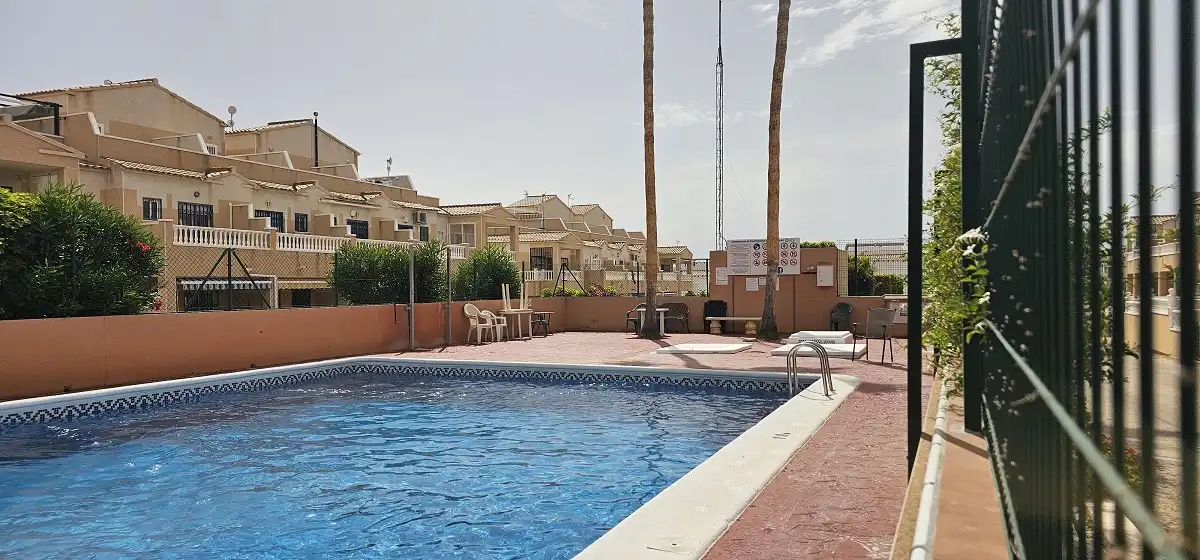 Piscina de Dúplex en venta en Orihuela con Terraza, Piscina y Amueblado