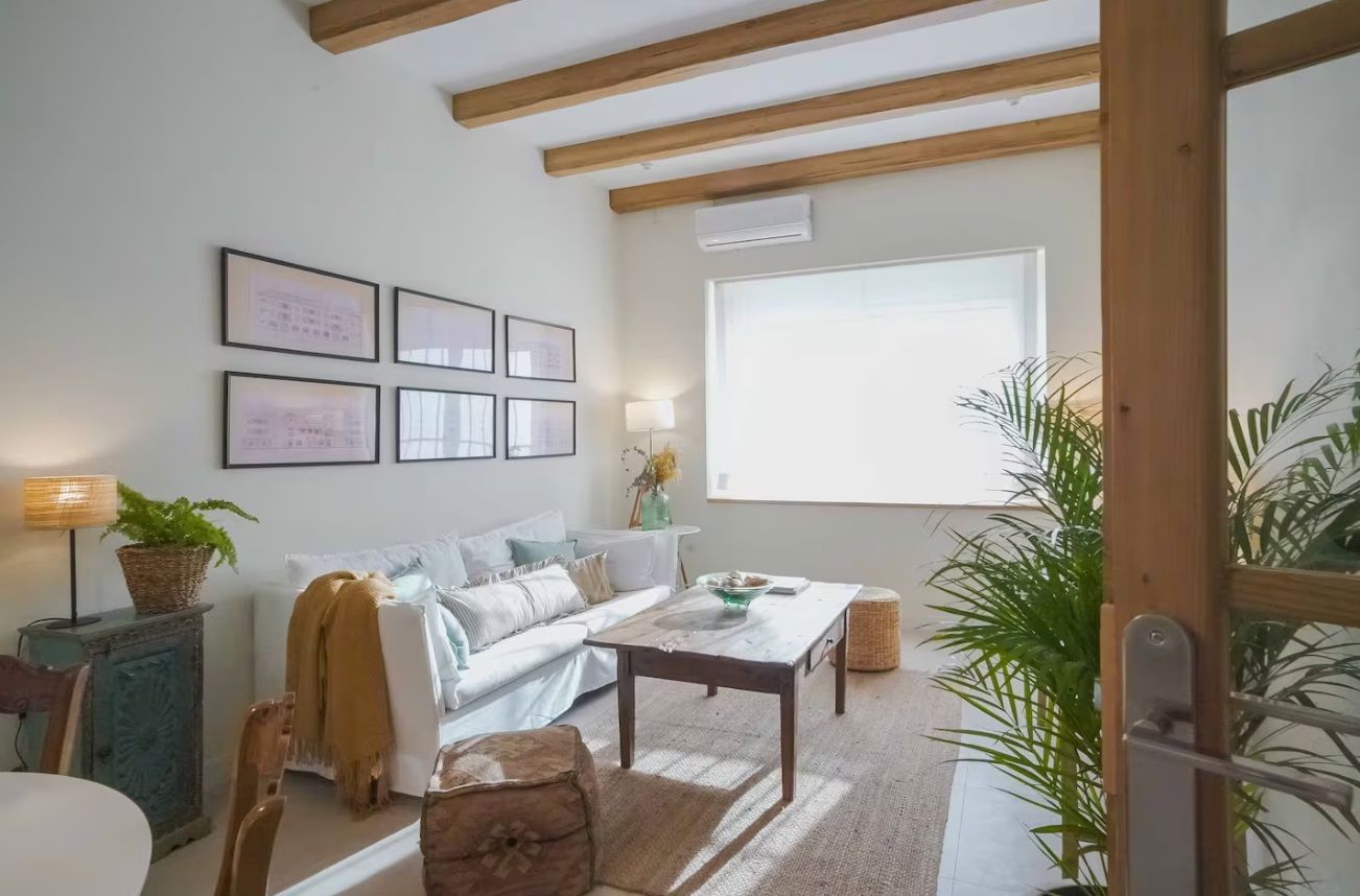 Sala de estar de Apartamento de alquiler en  Huelva Capital con Aire acondicionado, Calefacción y Parquet