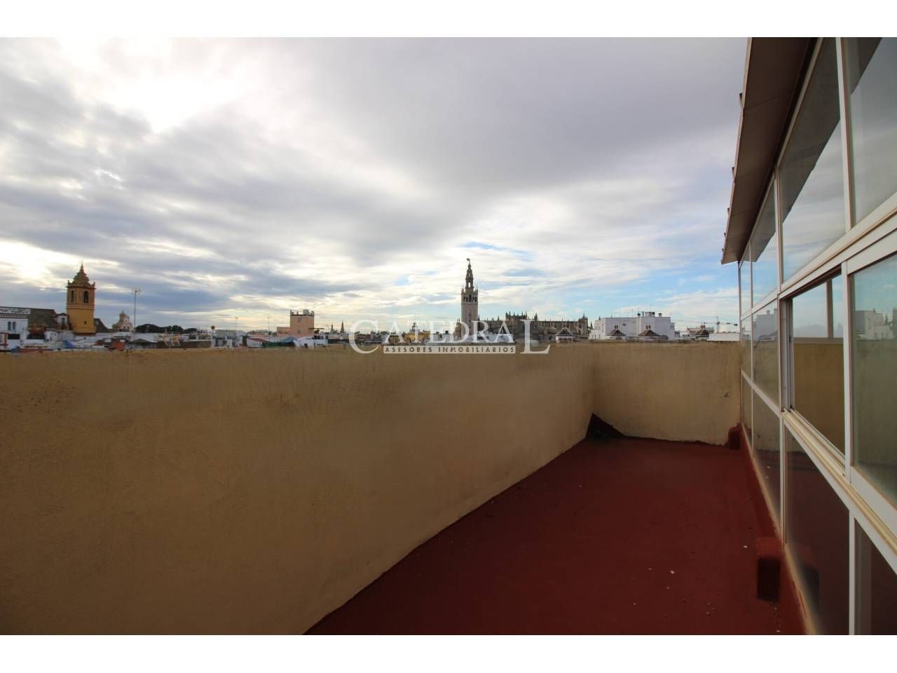 Vista exterior de Àtic en venda en  Sevilla Capital amb Terrassa